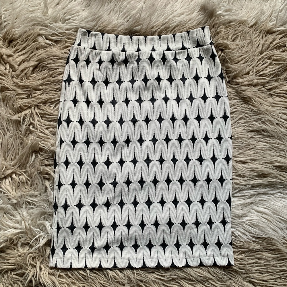 Renee C Leena Printed Skirt - Picture 2 of 6